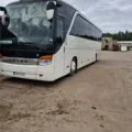 Baltas turistinis autobusas Setra Molėtų autobusų parko aikštelėje